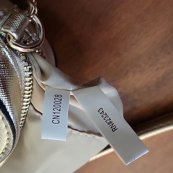 3/$30 NEW YORK & CO 1990s Gold Metallic Crossbody Holiday Evening Micro Purse - Picture 9 of 10